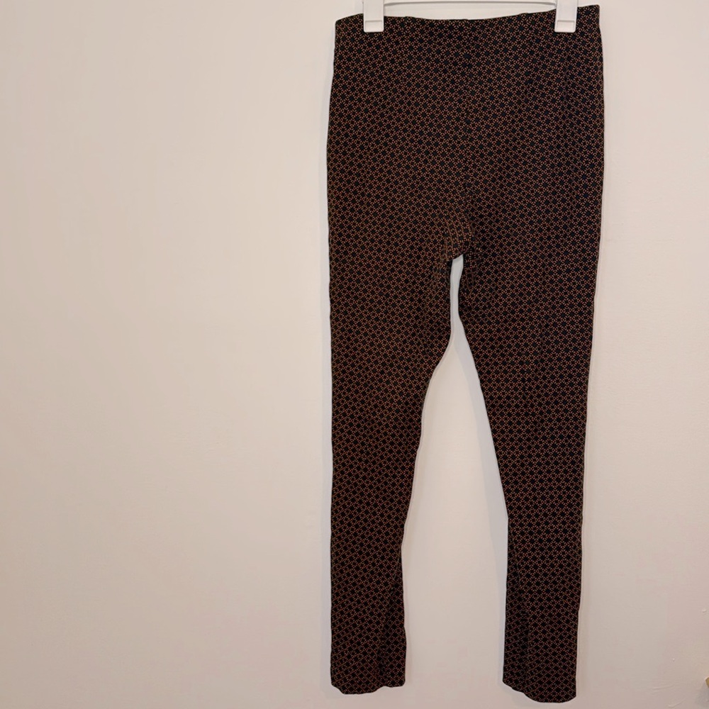 Liz Claiborne Alexis Straight Pull-on pants. Size Medium. Lots of stretch.